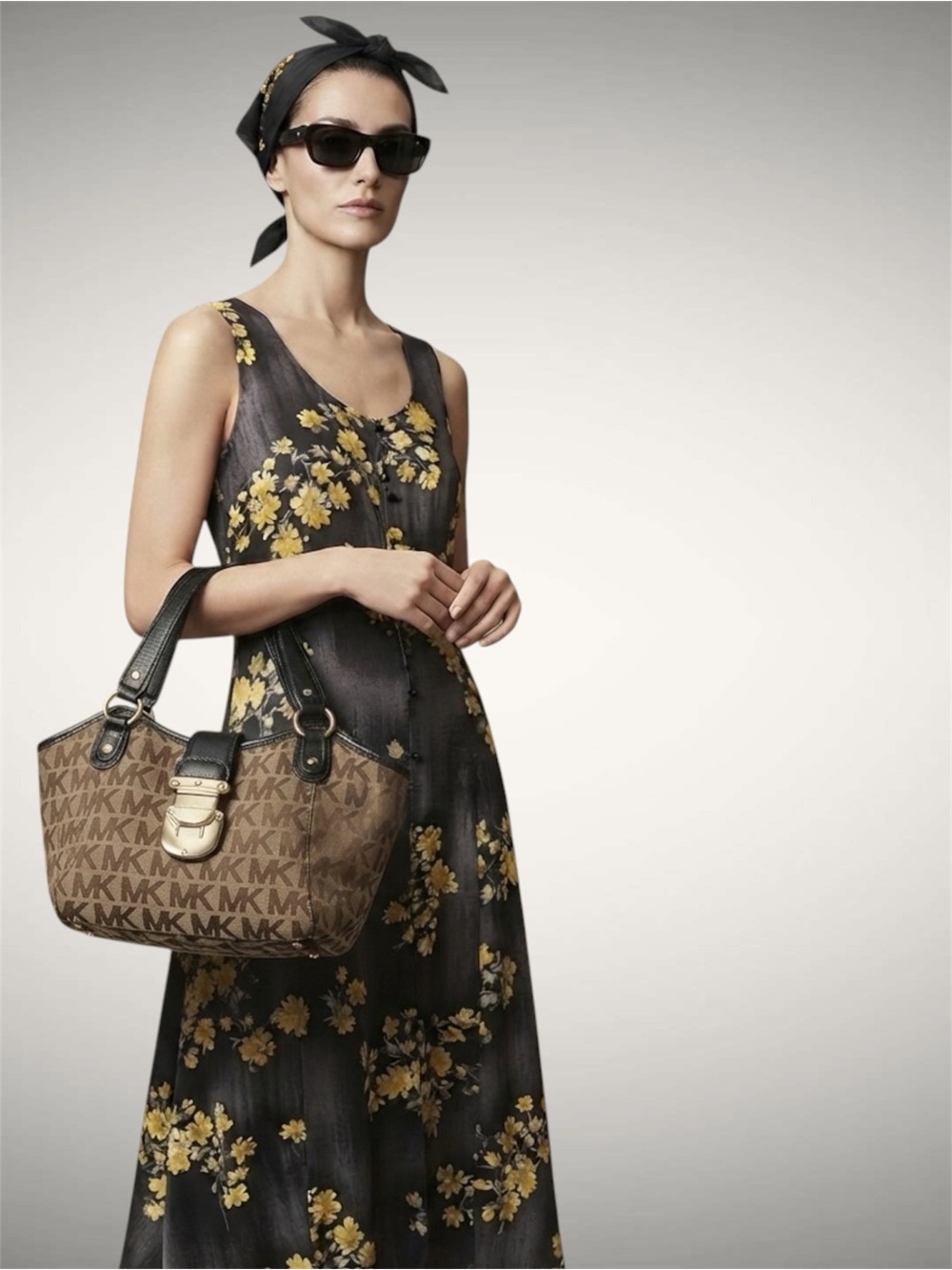 Michael Kors Vintage Signature JetSet Leather-Canvas tote bag | Gold hardware